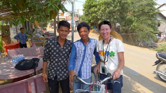 Nach einem sehr leckeren Zuckerrohrsaft und einem langen Plausch mit dem Standbesitzer und seinem Cousin gab es ein Erinnerungsfoto.  Das waren zwei wirklich nette Jungs