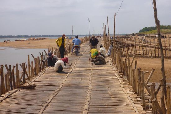 Zwischenzeitlich wird auch repariert, das stört den fließenden Verkehr aber kaum