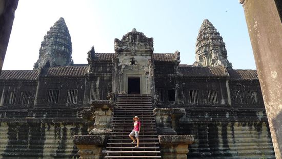 Ein riesiger Tempel, mit vielen Gebäuden, Gängen und Treppen