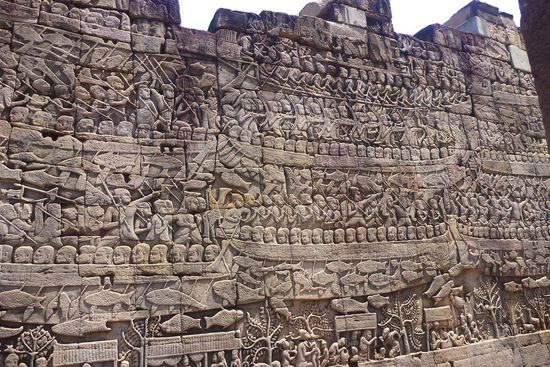 Völlig überfordert ist man bei den riesigen Wänden die ohne Lücken mit Reliefs verziert sind. Das schafft man gar nicht, alles genau anzuschauen