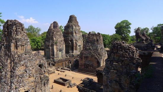 Die hohe Treppe im Prah Prerup Tempel haben wir auch noch erklommen und wurden wieder mit einer herrlichen Aussicht belohnt