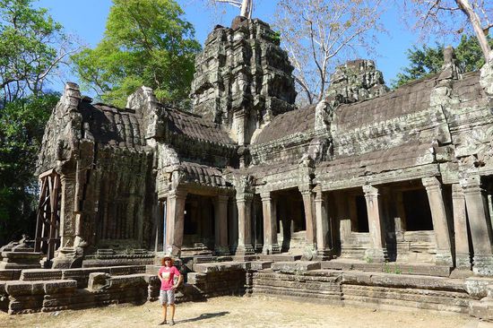 Ca. 10 Std. und gefühlte hunderte Fotos später ist unser Besichtigungsendpunkt erreicht. Der Ta Prohm Tempel......
