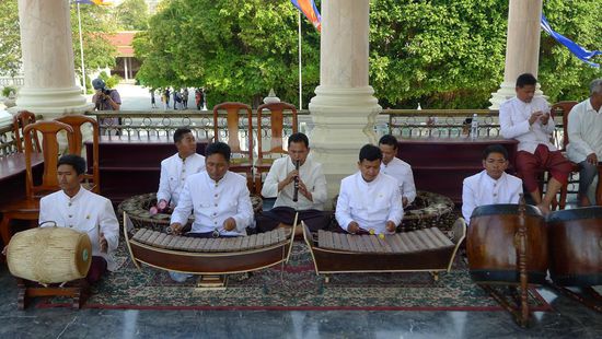 Am Palast spielte eine Musikgruppe, da stehen wir ja voll drauf. War wirklich schön anzuschauen und -hören