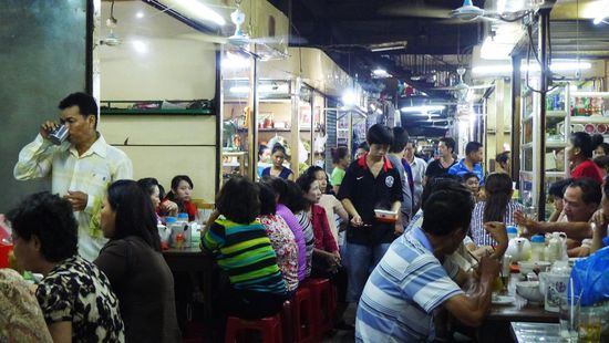 Auf der Suche nach Frühstück in unserer Haus-Markthalle....