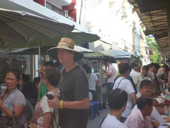 Sah auf den ersten Blick aus wie eine "Futtergasse", es gab aber nur Edelsteine, nichts für den hungrigen Touristen