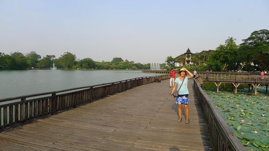 Der Kau Daw Gyi Lake, ein grosser See in einem schönen grossen Park gelegen