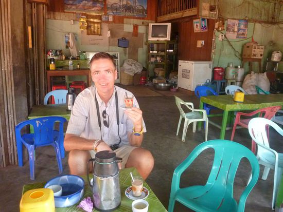 Stundenlanges Warten in einem kleinen Teehaus, aber zum Glück mussten wir dort warten, denn......