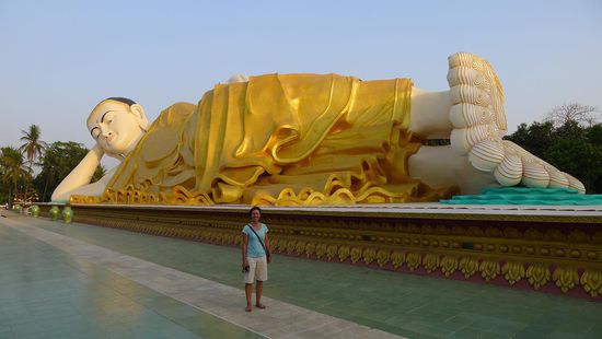 Diese Statue ist nicht überdacht und keine Gerüste stören das Gesamtbild. Allerdings soll er zum Schutz auch noch überdacht werden
