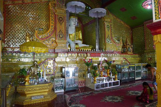 Tempel auf dem Mandalay Hill, viel Gold und Glitzer