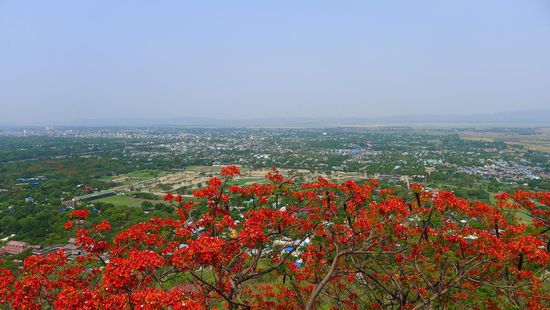 Vom Mandalay Hill hat man einen schönen Rundumblick auf die Landschaft