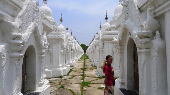 Das grösste Buch der Welt. In über 700 Schreinen......