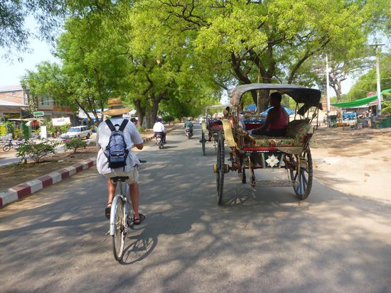 Total sportlich aufs Radl geschwungen und auf zum Besichtigungsmarathon