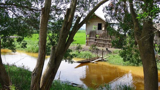 Kleine Holzhütten an den unzähligen Nebenkanälen, ein schönes Bild