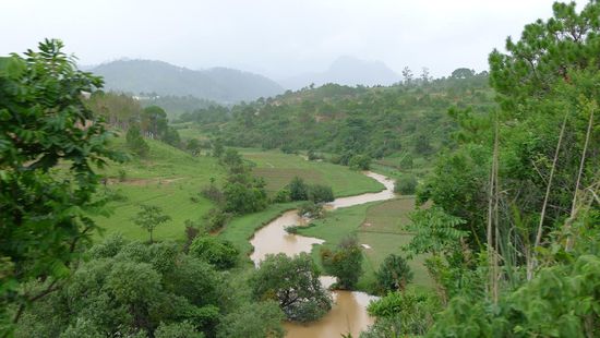 Schöne Täler von Flüssen durchzogen....