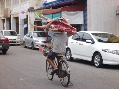 Die etwas andere Art Frischfleisch zu transportieren