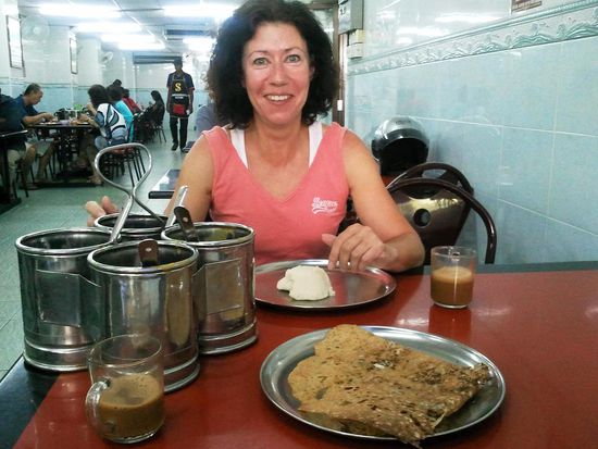 Indisches Frühstück, gewöhnungsbedürftig aber mit ausreichend Sossen