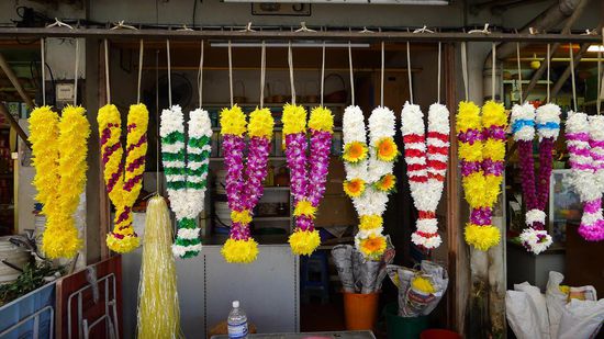 Blumenschmuck für einen Hindu-Tempel...