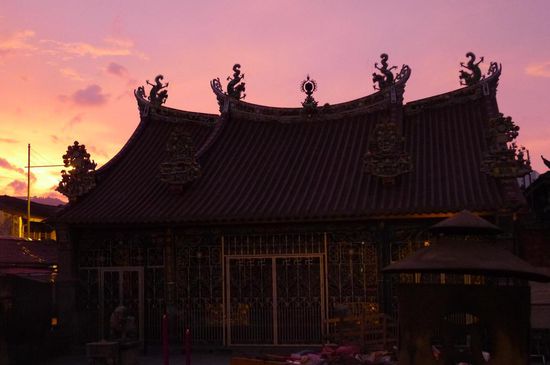 Chinesischer Tempel bei Sonnenuntergang