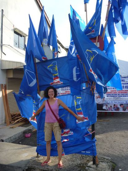 Die Wahlfahnen wurden mit jedemTag mehr, diese "blaue" Partei hat übrigens gewonnen
