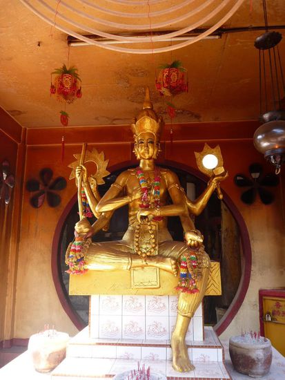 Goldene Statuen dürfen nicht fehlen.....