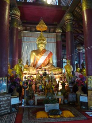 ....und Buddha Statue
