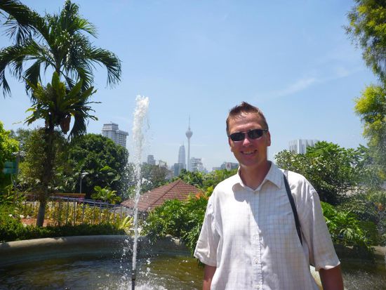 Im Orchideengarten, mit Blick auf den Kuala Lumpur Tower und die Petronas Towers
