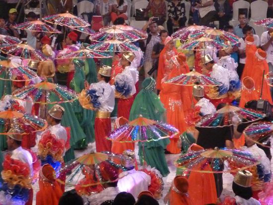 Es begann eine farbenprächtige Show, die folgenden Bilder sprechen für sich