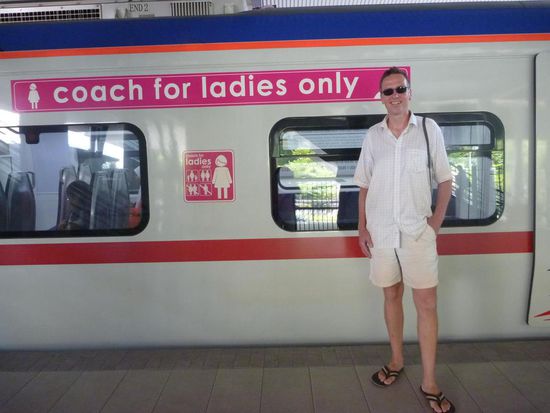 Hier haben Herren keinen Zutritt, die Damenwelt bleibt unter sich. Da bekommt "Frau" immer einen Sitzplatz.