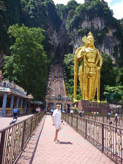 Die berühmten Batu Caves, viele viele Stufen führen hinauf zum Ziel