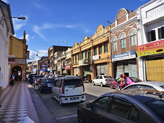 Idyllisch, die Hauptstrasse der Stadt