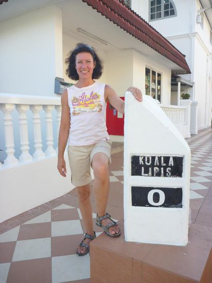 Der berühmte Null - Meilenstein, hier wurde früher angenommen läge der Mittelpunkt von Malaysia