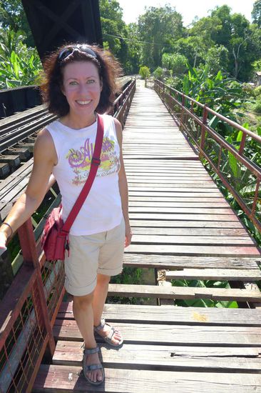 Die alte Eisenbahnbrücke,( ist noch in Gebrauch, links sind die Schienen zu sehen) erschien mir wenig vertrauenerweckend...