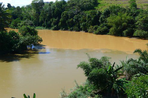 Von hier oben sah man gut das Zusammentreffen der beiden Flüsse Sungai Lipis und Sungai Jelai