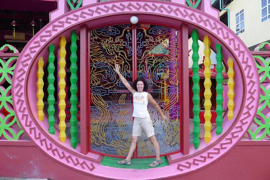 Es gab auch einen chinesischen Tempel, leider schon geschlossen als wir kamen (übe gerade eine Figur aus Saturday Night Fever)