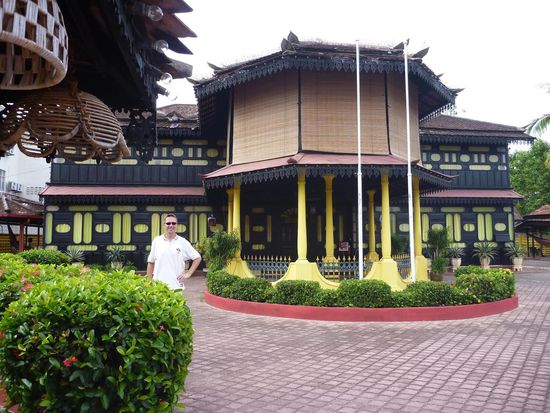 .....Jahar Palast zu bewunderen, der als Museum dient. Hier war schon geschlossen. In diesem Fall wird auf Pünktlichkeit grosser Wert gelegt.