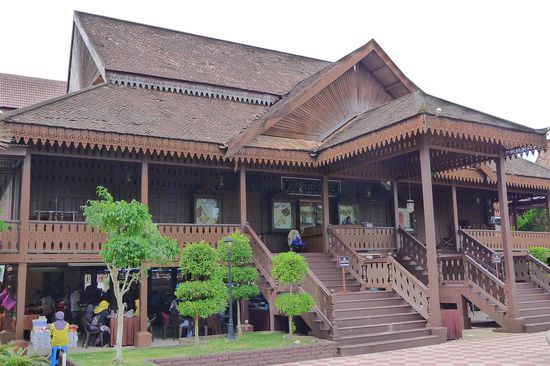Das Museum für Handwerkskunst, erbaut im traditionellen Stil. Dort kann man auch wunderschöne handgefertigte Souverniers erstehen