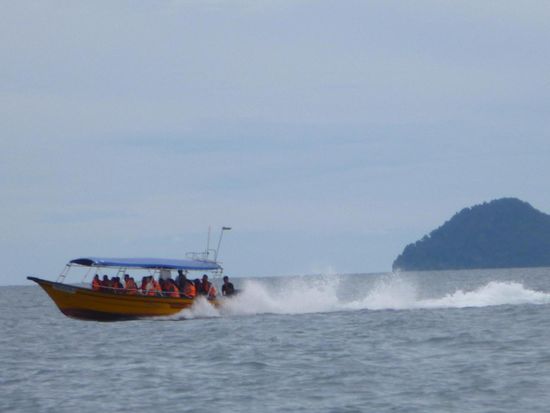 So sieht das Ganze von außen betrachtet aus, ein uns entgegenkommendes Boot