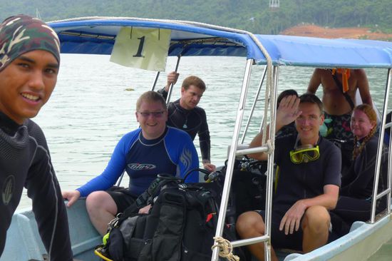 Das Wasser ist warm genug, man braucht keine langen Anzüge