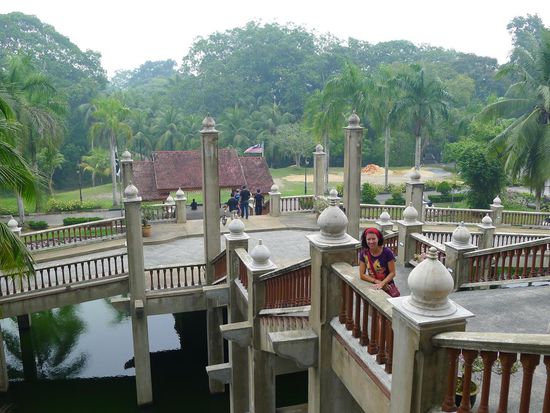 Die einzelnen Museumsgebäude sind über Treppen und Brücken miteinander verbunden