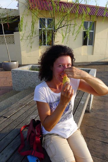 Vor dem Genuss muss man erst einmal versuchen den Geruch zu ignorieren