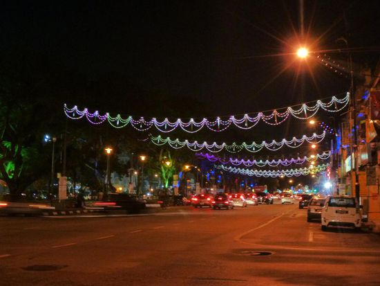 Die Hauptstrasse war abends hübsch beleuchtet