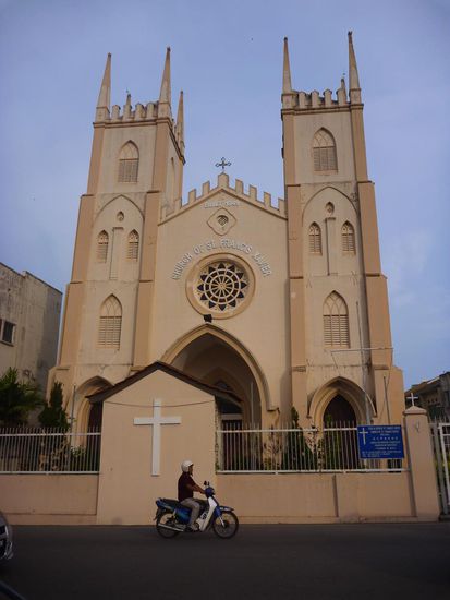Ansicht der St. Francis Xavier Church (schief wie der Turm von Pisa)