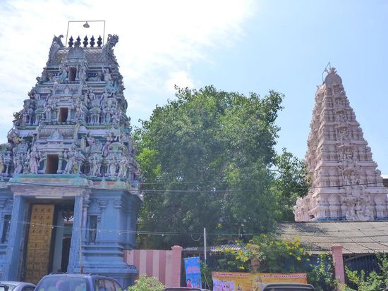 Einer der Hindu Tempel von aussen...