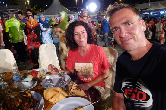 ....und schwupp di wupp sassen wir überraschend selbst an einem VIP Tisch