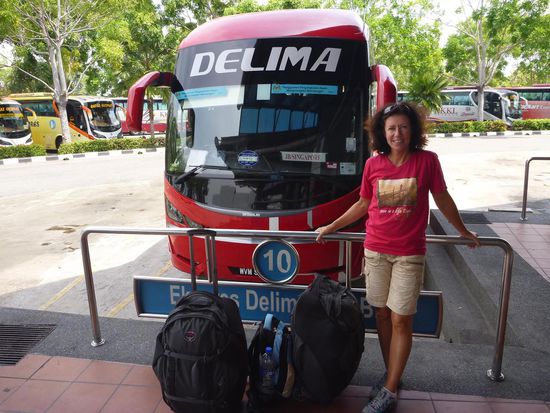 Am Busbahnhof von Melaka,gleich geht es los nach Singapur