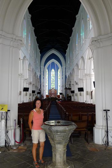 ...und ein Blick ins Innere der Kirche