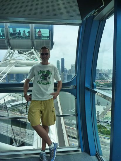 Eine Fahrt im grösssten Riesenrad der Welt  durfte nicht fehlen. Die Kabinen sind sehr gross und es sind auch nur wenige Leute in einer Kabine