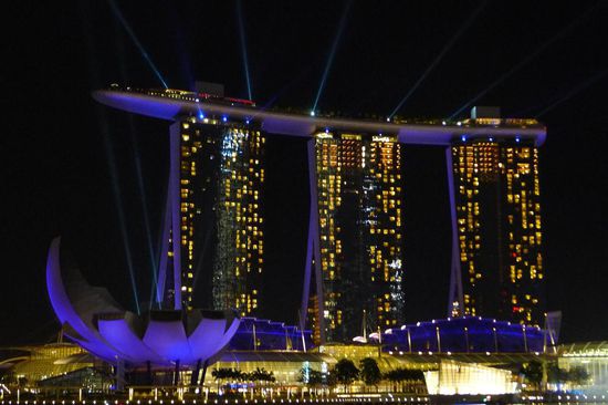 Abends am Hafen gab es auch eine farbenprächtige Lasershow