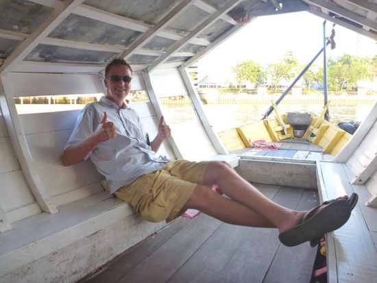 Im Taxiboot beim Übersetzen auf die andere Flusseite