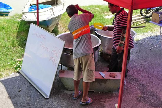 ....das Fleisch war allerdings für das Essen vorgesehen, was gerade vorbereitet wurde